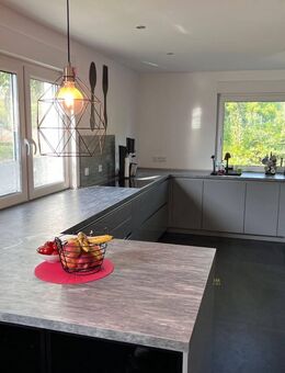 Freistehender, nahezu vollständig sanierter Bungalow mit Gestaltungspotenzial im Kellerbereich! - Dorsten