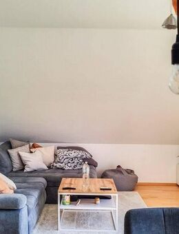 Sopart Immobilien - Sonnige 3-Zimmer Dachgeschosswohnung mit Südausrichtung in zentraler Lage - Germering