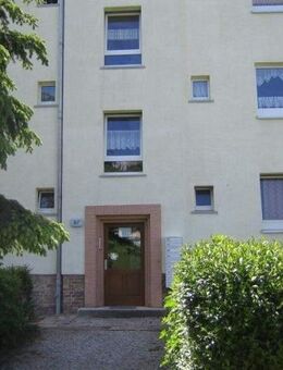 Hochparterre: Ruhig gelegen: 43,8 m² Südseite, neuer Fußboden, frisch renoviert - Weißenfels