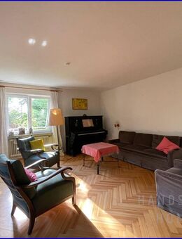 Großzügiges Wohnhaus mit Garage, Carport und viel Platz für individuelle Wohnideen - Ingolstadt