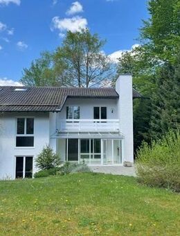 Wohnen am Waldrand Grünwald! Attraktives Hausensemble in Splitt Level-Bauweise und absolut ruhiger Lage - Grünwald