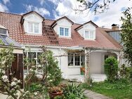 Doppelhaushälfte mit überdachter Terrasse, Garten, Balkon und Einzelgarage in 88339 Bad Waldsee - Bad Waldsee