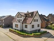 Kernsaniertes Mehrfamilienhaus mit drei Einheiten - stilvoll investieren oder selbst einziehen - Frechen