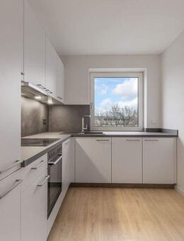 3,5-Zimmer-Wohnung mit Balkon, Duschbad, Einbauküche und Garagenstellplatz in Lüneburg - Lüneburg