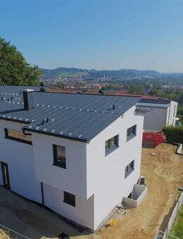 Exklusive Doppelhaushälfte mit Einliegerwohnung und Top Aussicht! - Deggendorf