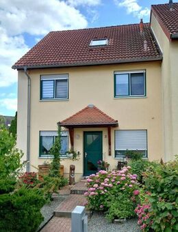 Schicke Doppelhaushälfte in schöner und ruhiger Wohnlage in Strehla - Strehla
