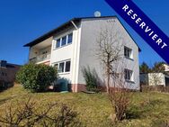 Mitten im Grünen: Freistehendes Einfamilienhaus mit Einliegerwohnung - Elsenfeld