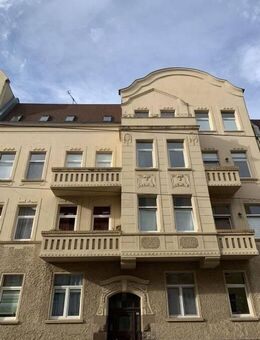 wunderschöne 3 Zimmer Dachgeschosswohnung mit Einbauküche. 2er WG-tauglich. - Halle (Saale)