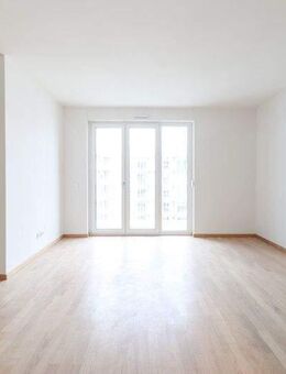Sonnige Etagenwohnung mit Balkon, moderner Einbauküche und großzügigem Wohnambiente - Frankfurt (Main)