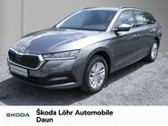 Skoda Octavia, 1.5 TSI Combi e-Tec Ambition, Jahr 2022 - Daun