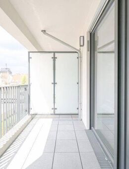 Sonnige Loggia, modernes Wohnerlebnis: großzügige Etagenwohnung mit eleganter Ausstattung - Düsseldorf