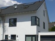 Modernes Familienhaus aus 2012 mit Garage und Solaranlage in reiner Anliegerstraße - Hennef (Sieg)