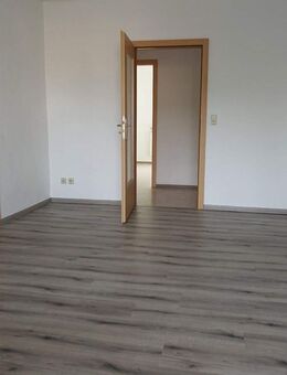 +++ XXL Balkon und Eckbadewanne zum Entspannen +++ - Chemnitz