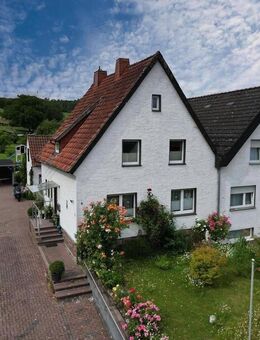 Familienfreundliche Doppelhaushälfte mit großem Grundstück - Beverungen