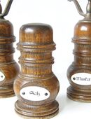 Zassenhaus Gewürzmühlen (2) ud ein Salzstreuer in 47877