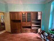 Schrank mit Vitrine und Beleuchtung - Berlin Neukölln