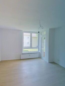 ** Helle und geräumige VOLLRENOVIERTE 4-Zimmer-Wohnung mit BALKON in Roding! ** - Roding