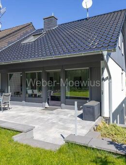 Attraktives Einfamilienhaus mit ELW, 2 Terrassen + Garten in Zentrumslage - Much