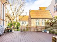 Lichtdurchflutete Altbauwohnung mit Dachterrasse und Tiefgarage - Lübeck