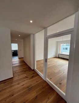 Junges Wohnen am Rechenbergpark - Modernisierte 4-Zi.-W mit Balkon & Tageslichtbad sowie optional 1 Tiefgaragen Stellplatz - Nürnberg