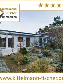 Zentral aber ruhig: Bungalow mit schönem Garten, Garage, neuer Heizung und maximaler Privatsphäre - Gifhorn