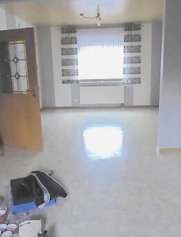 Saniertes Zweifamilienhaus mit Garten und Garage - Meudt