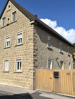 Viel Platz & viele Möglichkeiten... sonnig gelegenes Sandsteinhaus mit mehreren Nebengebäuden und Innenhof, Grund 749m² - Zeil (Main)