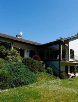 Unternehmervilla mit Stil! Großzügiges Wohnen mit Privatsphäre und Natur. - Rheinbreitbach