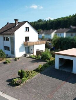 Massives Ein-/Zweifamilienhaus mit Doppelgarage in Beverungen-Wehrden - Beverungen