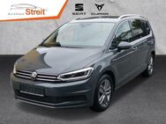 VW Touran, 1.5 TSI COMFORTLINE digitales El, Jahr 2024 - Ostheim (Rhön)