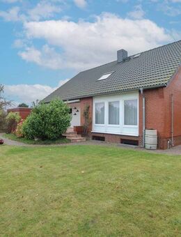 Gepflegtes Haus in Burg mit zwei Wohneinheiten, großer Terrasse, Garten, Garage und Unterkellerung - Fehmarn