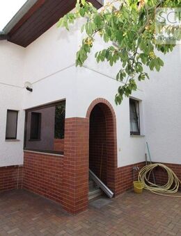 Einfamilienhaus in Ströbitz mit Doppelcarport, Garten und Nebengelass - Cottbus