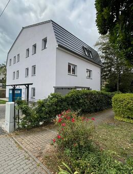 Wohnung im EG mit Terrasse und kleiner Gartenfläche - Berlin