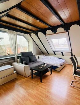 Helles Dachgeschoss-Apartment in ruhiger Wohnlage - Düsseldorf