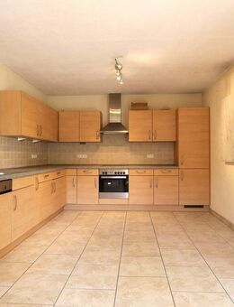 Attraktives Einfamilienhaus mit Einliegerwohnung in ruhiger, grüner Lage - Colmberg