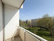 Schwimmbad, Supermärkte und Drogerie um die Ecke... - Magdeburg
