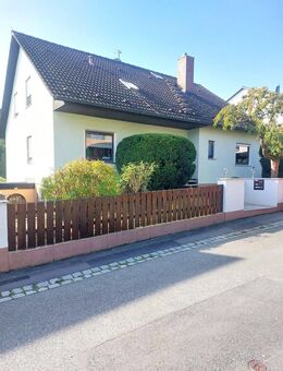 Gehobenes Zweifamilienhaus mit 5 SZ und Potenzial zum 3-FH in Cadolzburg - Cadolzburg
