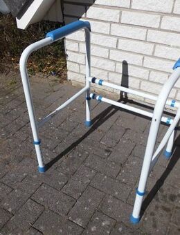 Toiletten Stützgestell mit 4 Beinen Herdegen Aufstehhilfe max. 138 kg 15,- - Flensburg