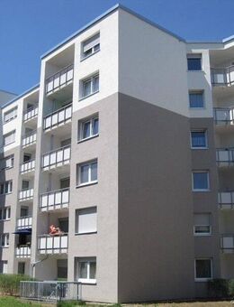 Ihr neues Zuhause: Renovierte 3-Zimmer-Wohnung mit Balkon und Einbauküche! - Regensburg