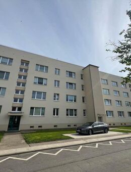 Bei Halle (Saale): Mehrfamilienhaus mit 7,5 % Rendite, kernsaniert 2023, Aufzüge, Balkone, Stellplätze - Bad Lauchstädt (Goethestadt)