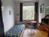 WG Mitbewohnerin, ab 18 Jahre, für 1 Zimmer 16 qm großes Bett für 2 Per. in 4-Zimmer- Wohnung - Hamburg