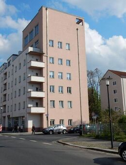 Praktische 2-Zimmer-Wohnung mit schickem Bad, Balkon und Fahrstuhl. - Dresden