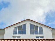 Schöne & großzügige 3-Zimmer-Dachgeschosswohnung mit hellen Räumen + Balkon - Laatzen