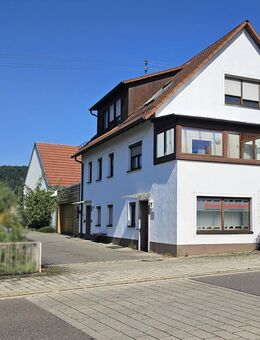 Wohnhaus mit Gewerbeanteil und drei Garagenstellplätzen - Allmendingen