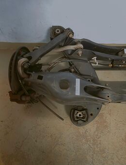 Hinterachse mit bremsscheibe von Mercedes-Benz - Lüdenscheid