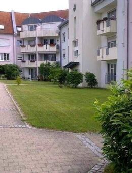 Helle 3,5-Zimmer-Wohnung mit zwei Balkonen & Tiefgarage in Toplage von Kitzingen - Kitzingen