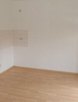 2-Raum-Wohnung mit 2 Balkone, große Küche, Bad mit Wanne - Netzschkau