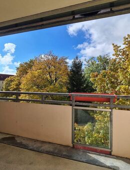 2 Warmmieten geschenkt*: chice Balkonwohnung mit Fahrstuhl im 4. Obergeschoss - Freiberg