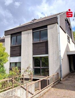 Großes, modernisierungsbedürftiges Einfamilienhaus mit 5 Schlafzimmern und drei Bädern in Richterich - Aachen