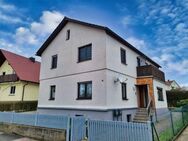 Gepflegtes, modernisiertes 2-Fam.-Wohnhaus mit Garten und Doppelgarage in ruhiger, sehr beliebter Siedlungslage! - Haßfurt